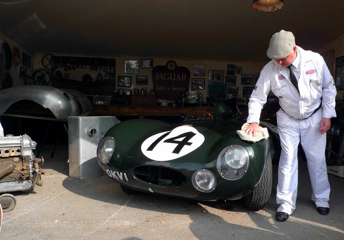 L1010855.JPG - Have to keep that deep British Racing Green dustfree.