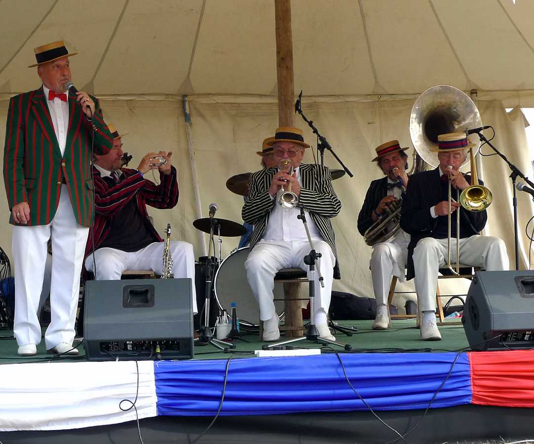 L1010913.JPG - The ragtime band preformed out in the aerodrome portion of the grounds.