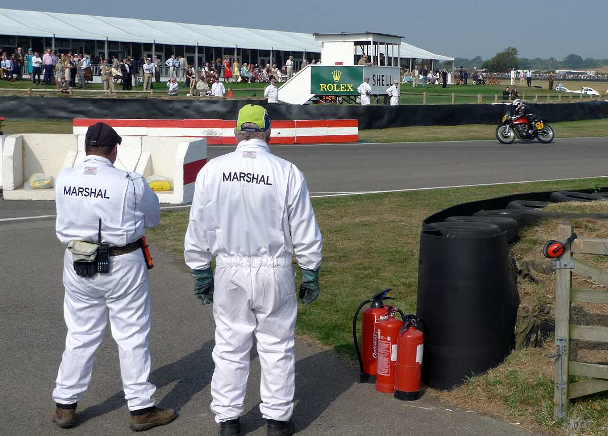 L1010693.JPG - Marshals at the chicane.