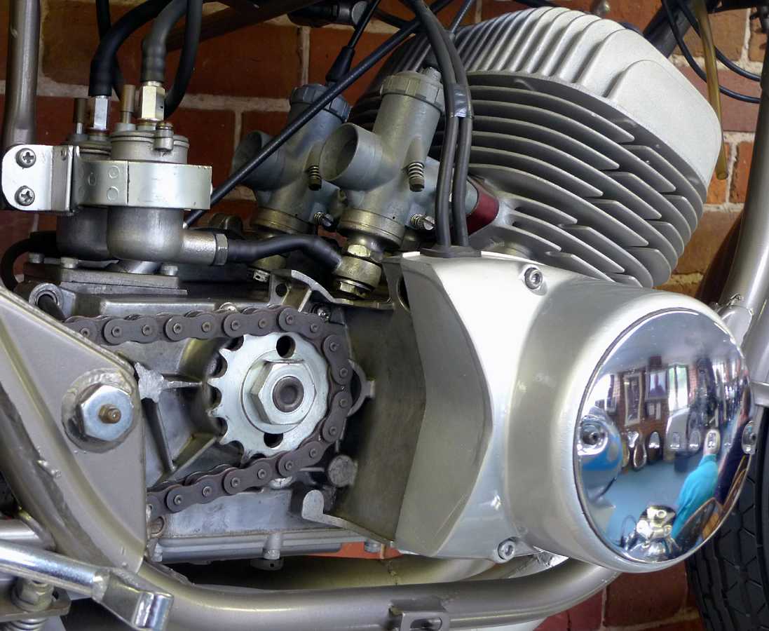 L1010546.JPG - Close-up of the motor of the TD-1C.