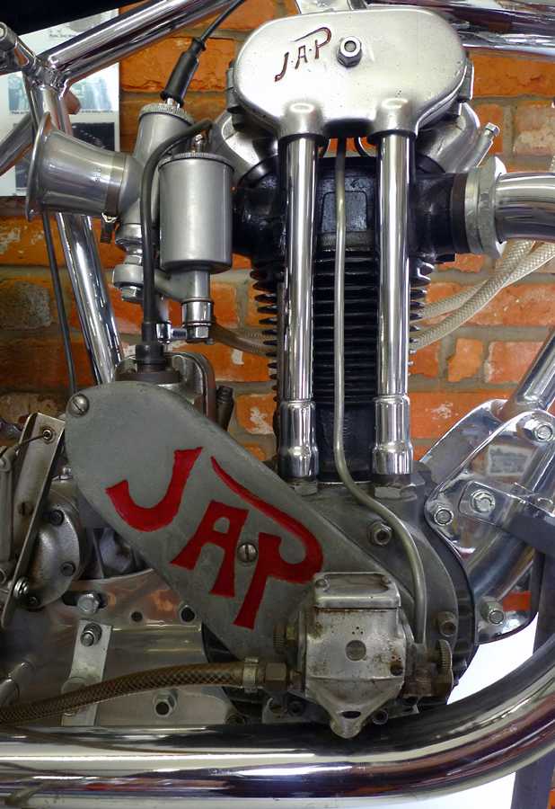 L1010601.JPG - A JAP (J.A. Prestwich) 500 single motor as used in speedway and grass track racing.