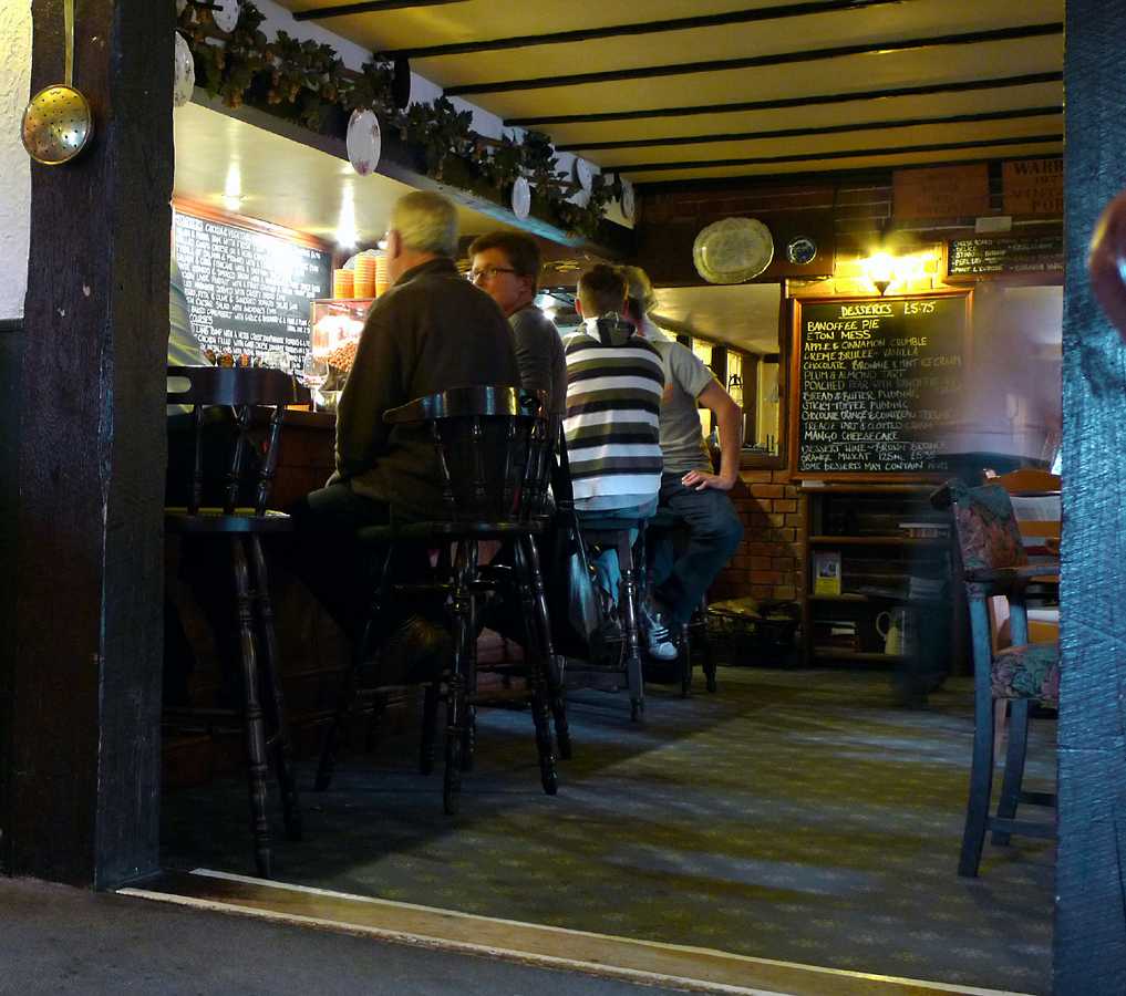 L1010114.JPG - Inside the Plough Inn.