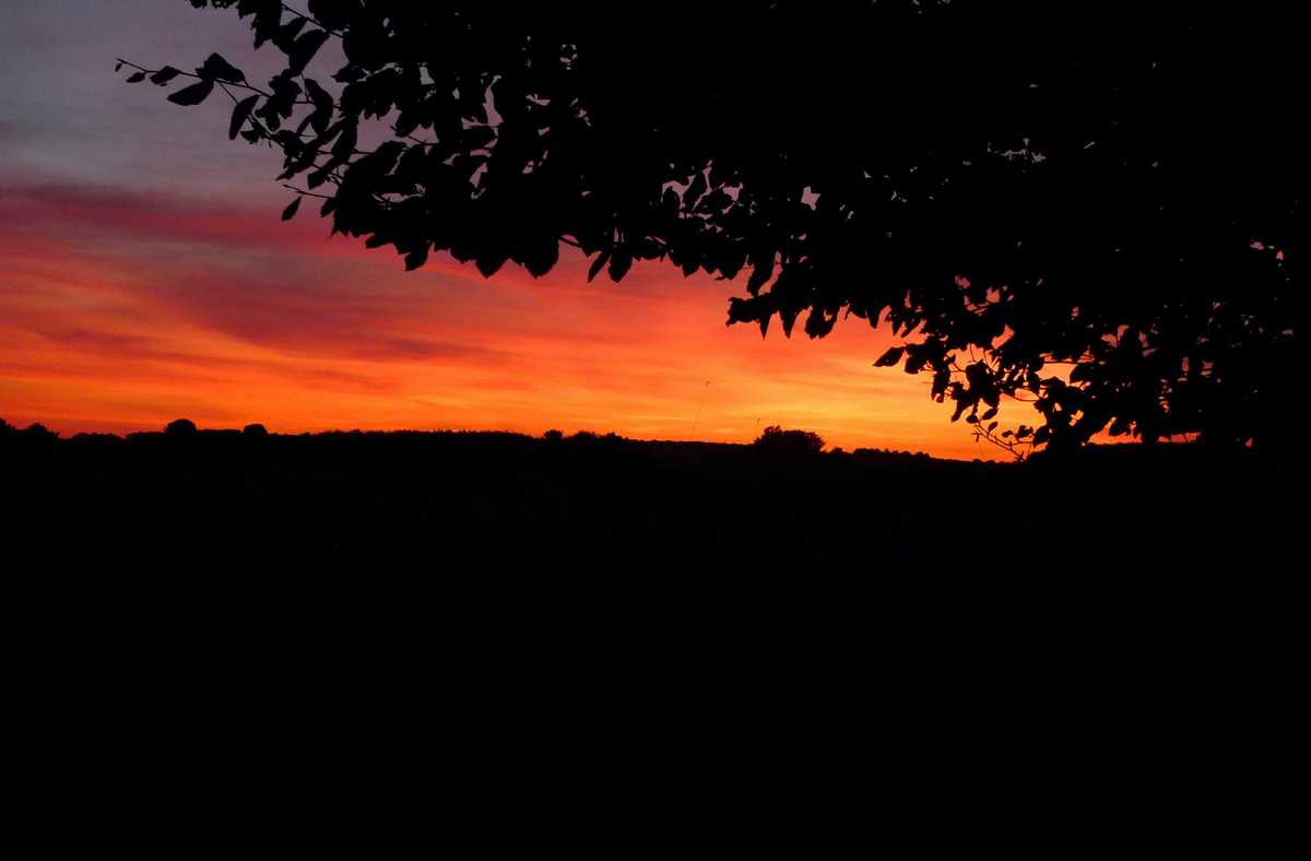 L1010116.JPG - Sunset at the Enmill Barn B&B.
