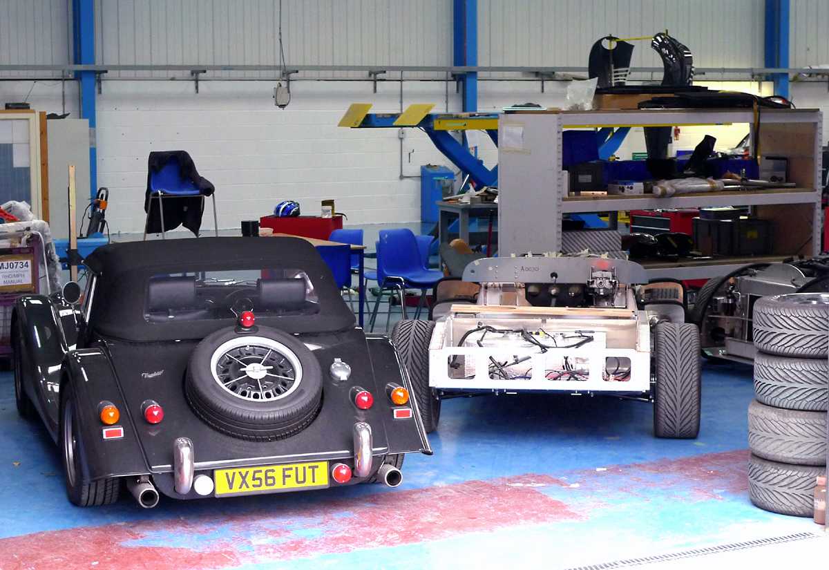 L1010489.JPG - Another small garage. That's clearly a Plus * judging by the exhaust.