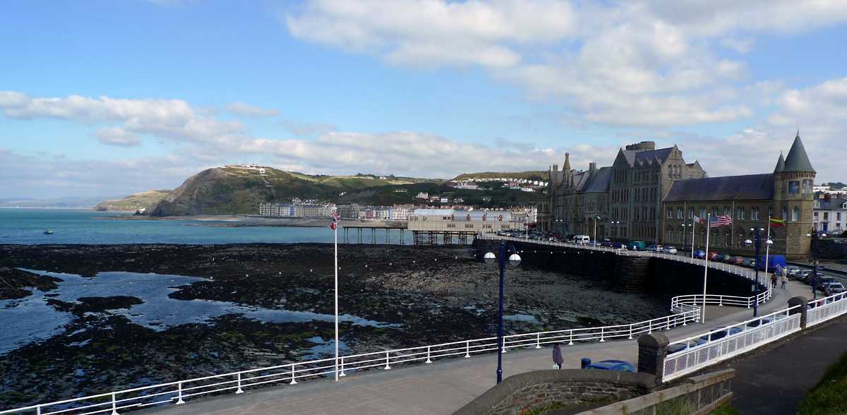 L1010440.JPG - The town as seen across the harbor at low tide.