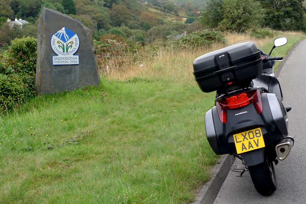 L1010467.JPG - Some of the nicest roads in Wales were in and around Snowdonia.